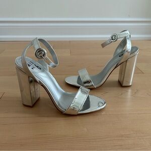 Mix No. 6 (NWOT) metallic silver heels, size 8